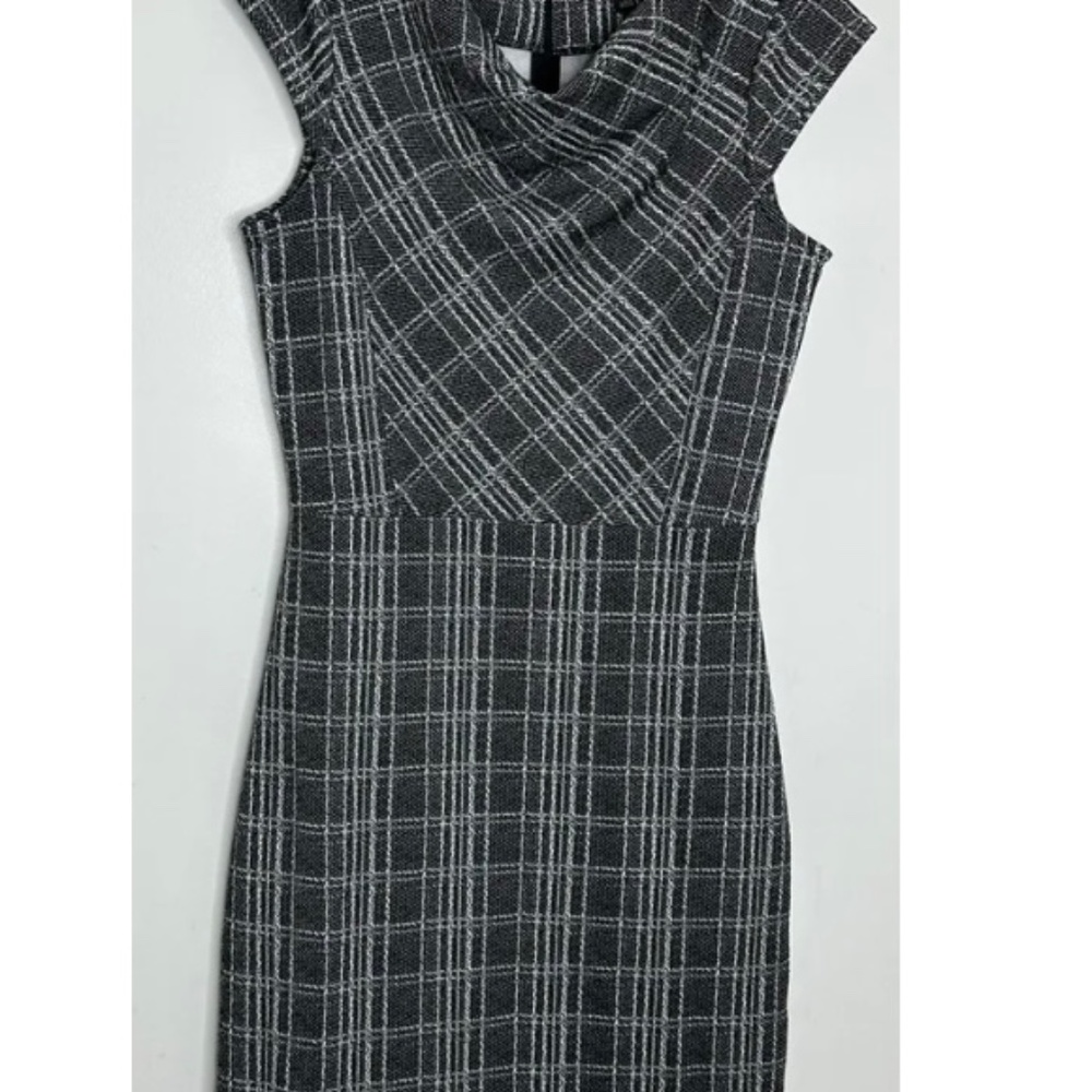 Dress - Picture 3 of 5